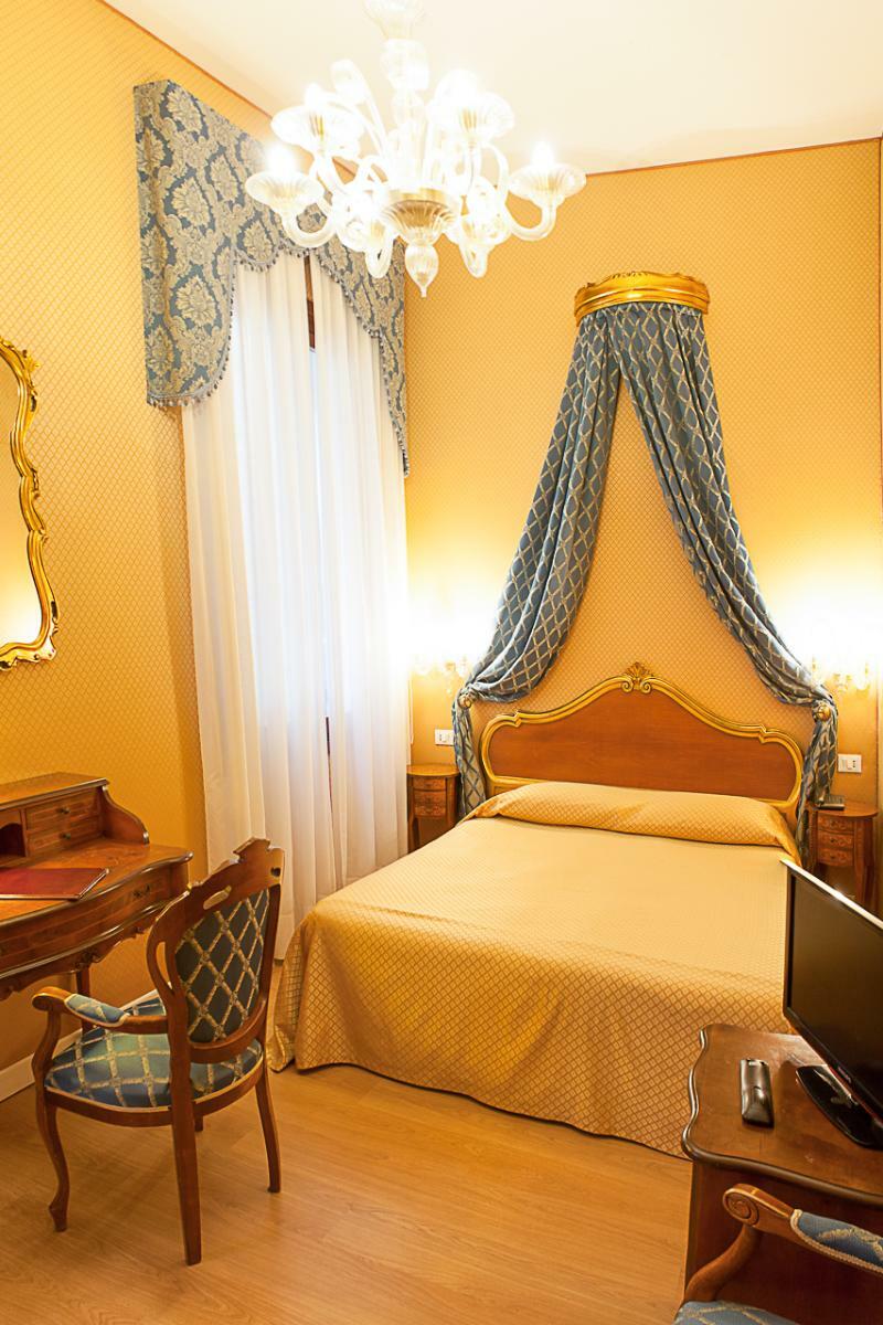 HOTEL LOCANDA CANAL ВЕНЕЦИЯ 3* (Италия) - от 4828 RUB | NOCHI